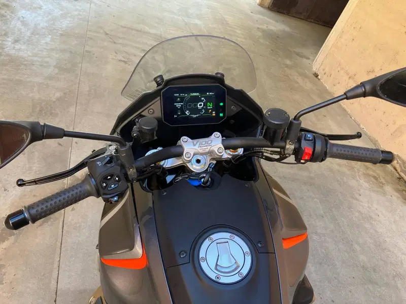 Moto Guzzi V100 Mandello S (2022 - 24) (8)