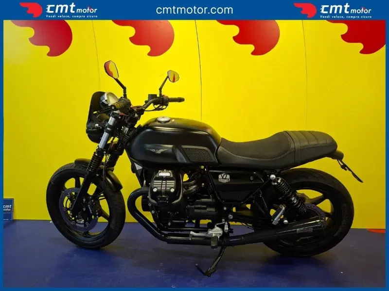 Moto Guzzi V7 Stone (2021 - 24) (3)