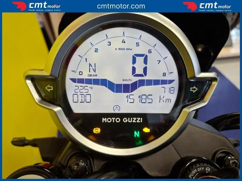 Moto Guzzi V7 Stone (2021 - 24) (5)