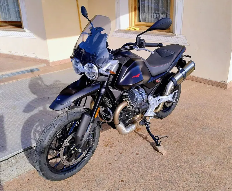 Moto Guzzi V85 Strada (2024 - 26)