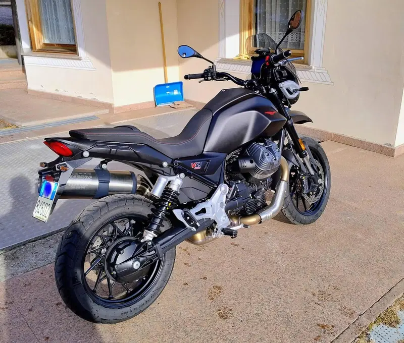Moto Guzzi V85 Strada (2024 - 26) (2)