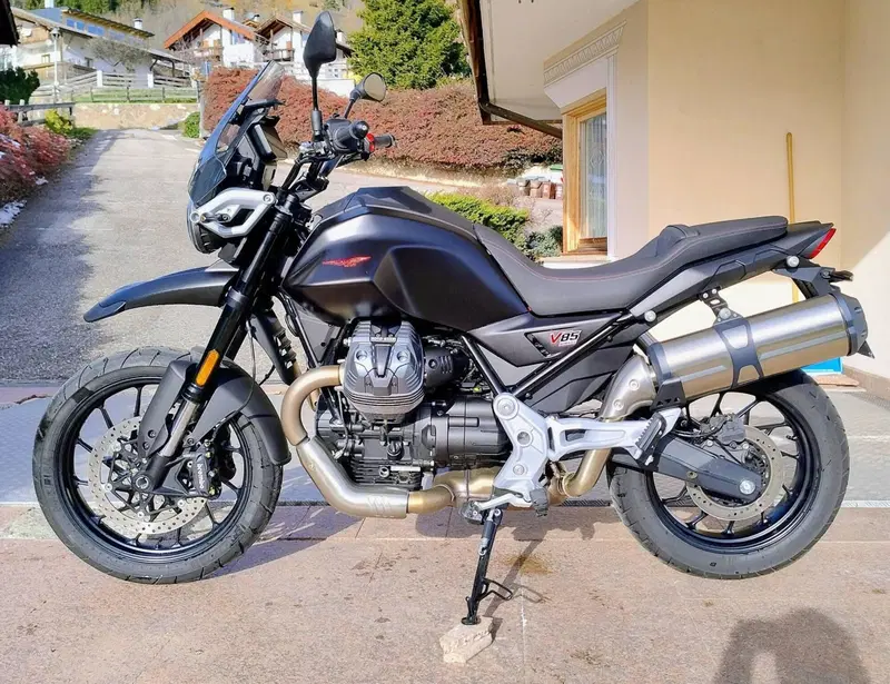 Moto Guzzi V85 Strada (2024 - 26) (4)