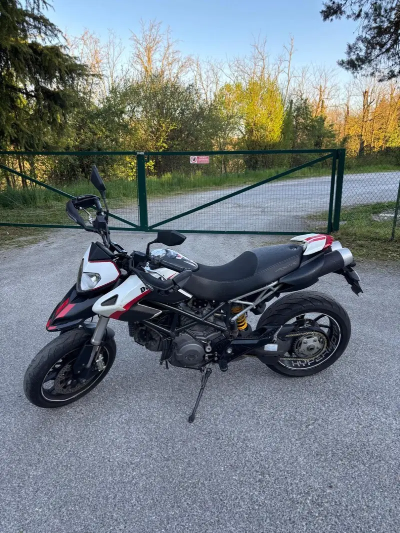 Ducati Hypermotard 796 (2012) (2)