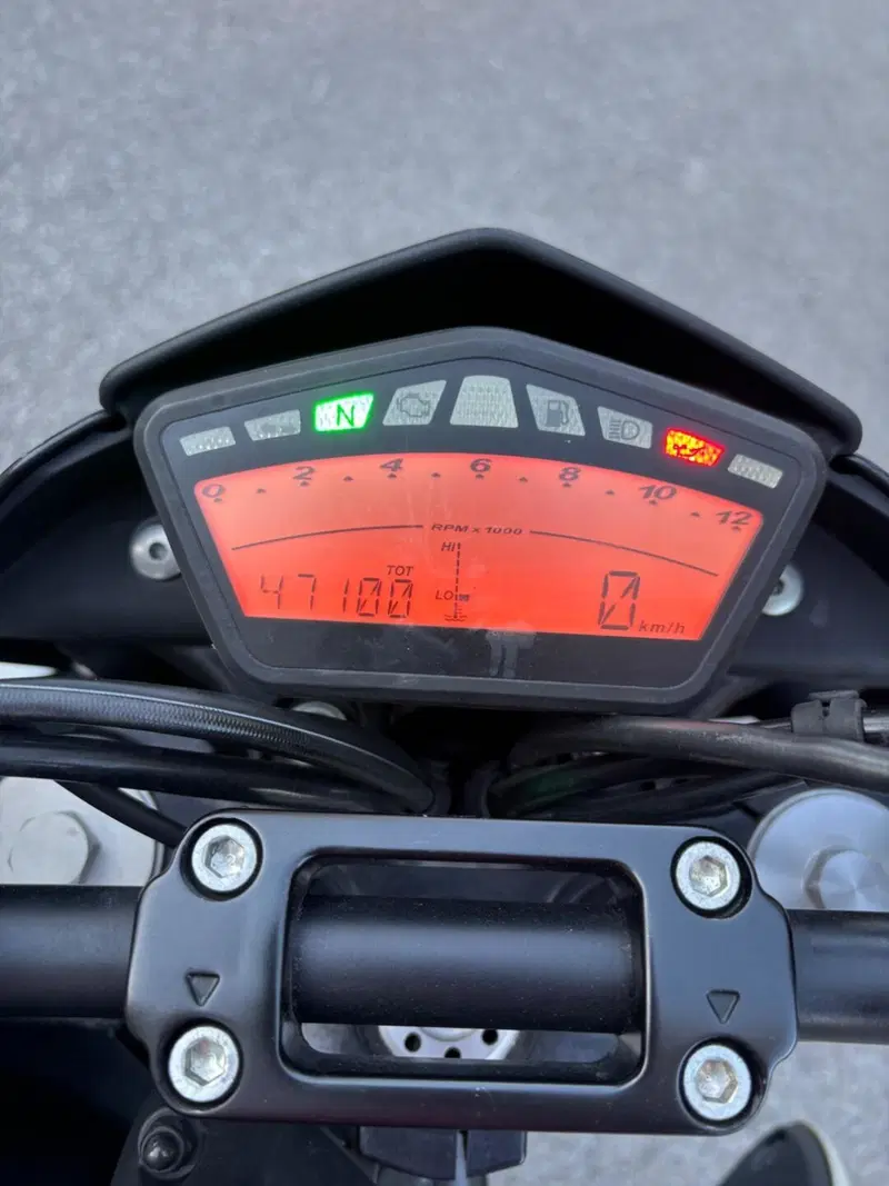 Ducati Hypermotard 796 (2012) (5)