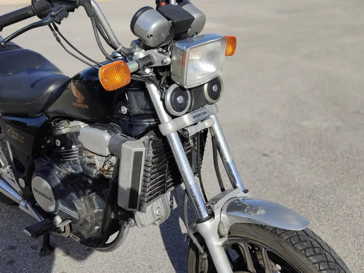 Honda VF 750 C (3)