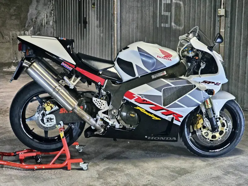 Honda VTR 1000 SP-2 (2002 - 06) (6)