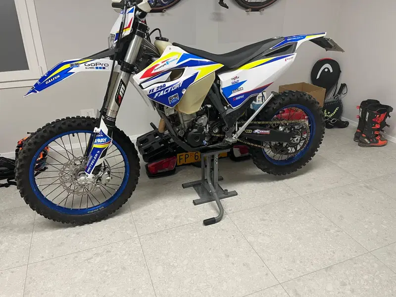 Husaberg FE 250 (2014) (2)