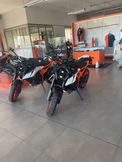 KTM 990 Duke R (2026) nuova