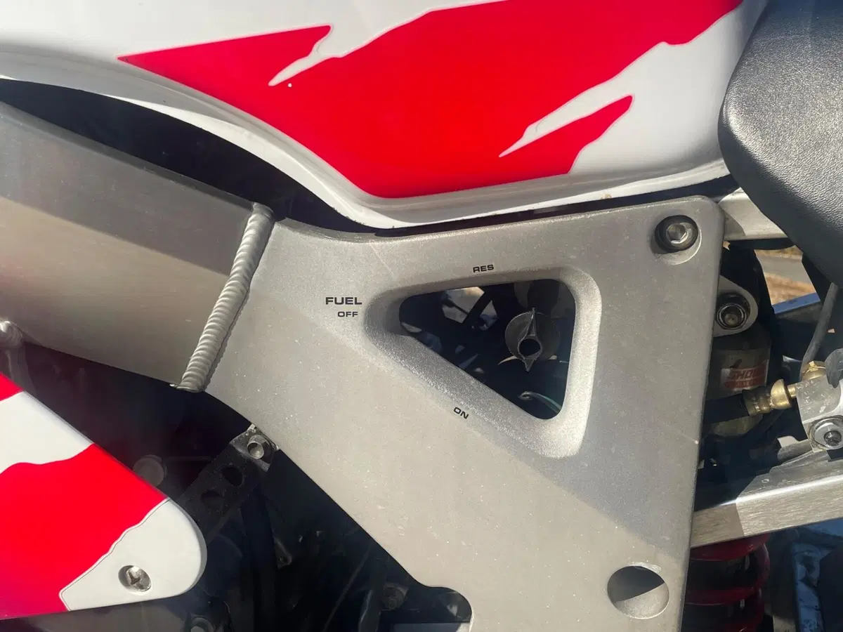 Honda CBR 900 RR (1994 - 95) (6)