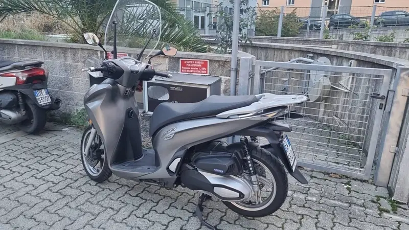 Honda SH 350 (2021 - 24) (2)