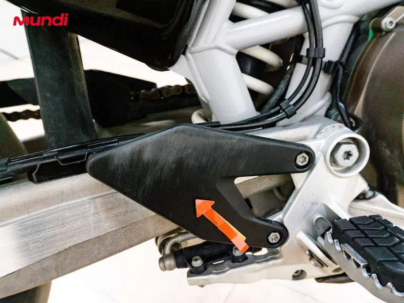 Husqvarna 701 Supermoto (2022) (19)