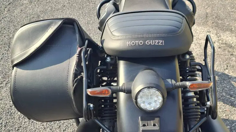 Moto Guzzi V7 Stone (2021 - 24) (13)
