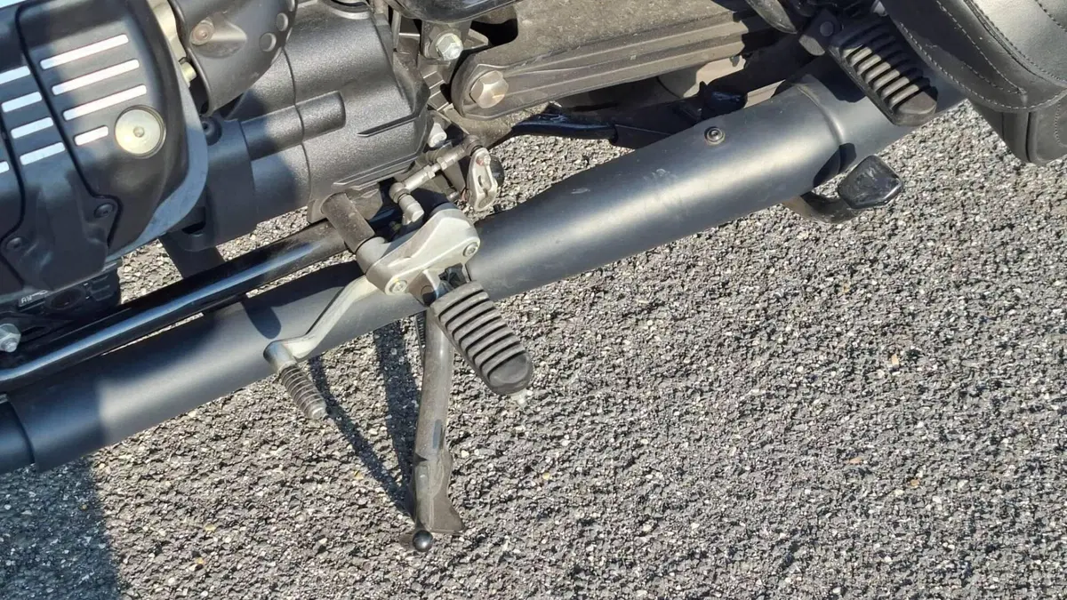 Moto Guzzi V7 Stone (2021 - 24) (14)