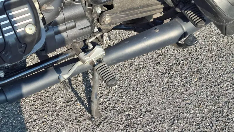 Moto Guzzi V7 Stone (2021 - 24) (14)