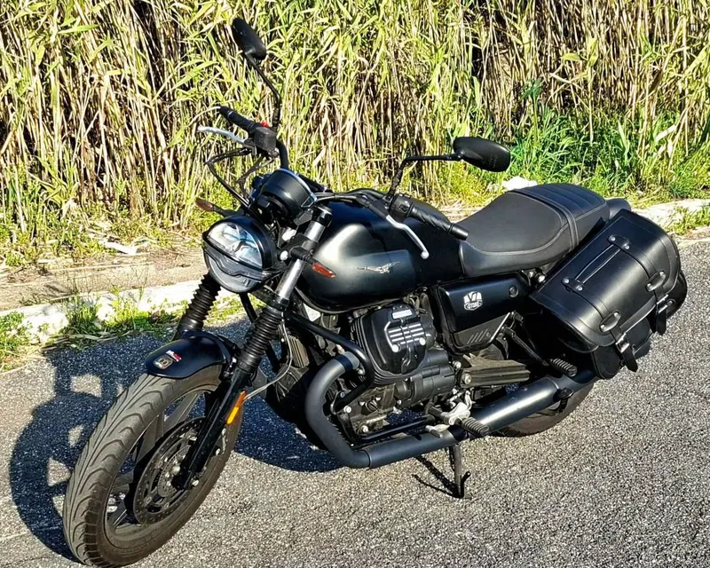 Moto Guzzi V7 Stone (2021 - 24) (4)