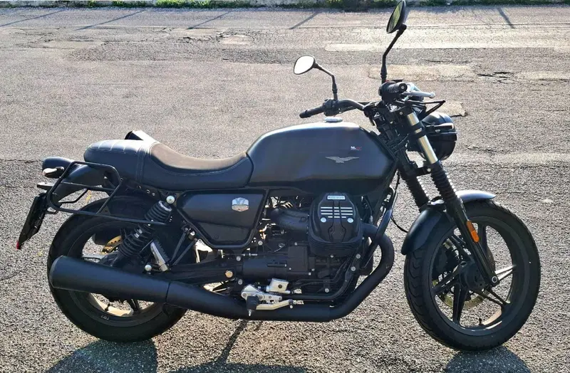 Moto Guzzi V7 Stone (2021 - 24) (2)
