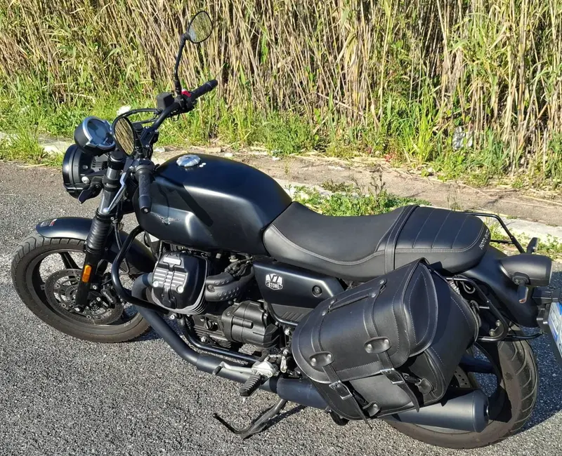 Moto Guzzi V7 Stone (2021 - 24)