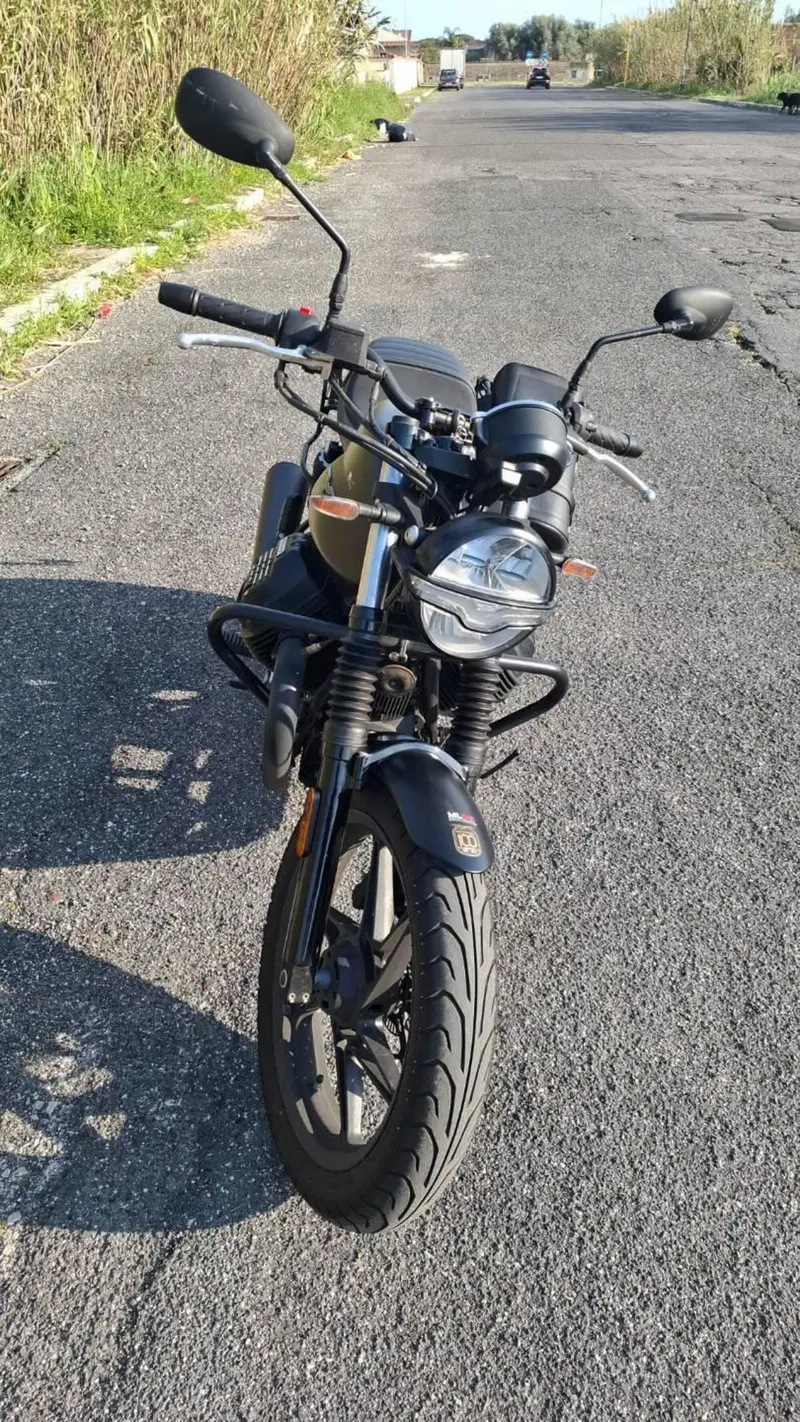 Moto Guzzi V7 Stone (2021 - 24) (5)