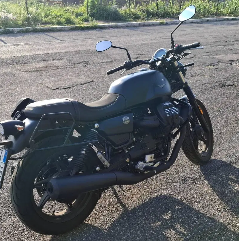 Moto Guzzi V7 Stone (2021 - 24) (6)