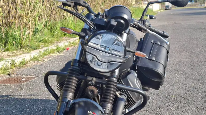 Moto Guzzi V7 Stone (2021 - 24) (8)