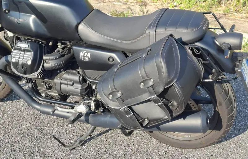 Moto Guzzi V7 Stone (2021 - 24) (7)