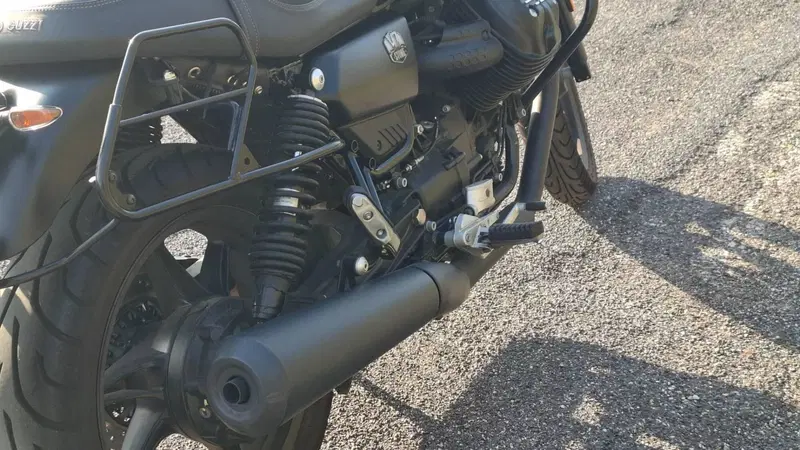 Moto Guzzi V7 Stone (2021 - 24) (17)