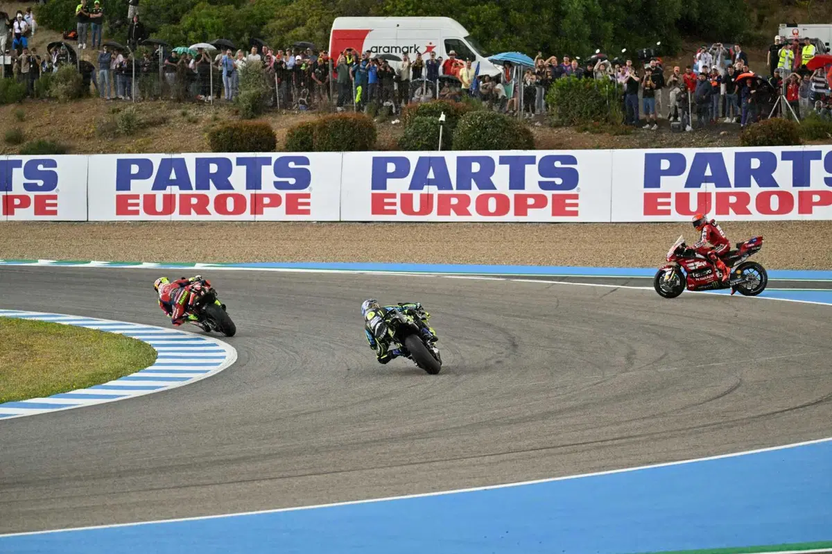 Caduta e rientro al box di Márquez nella Sprint di Jerez 2026 (2)