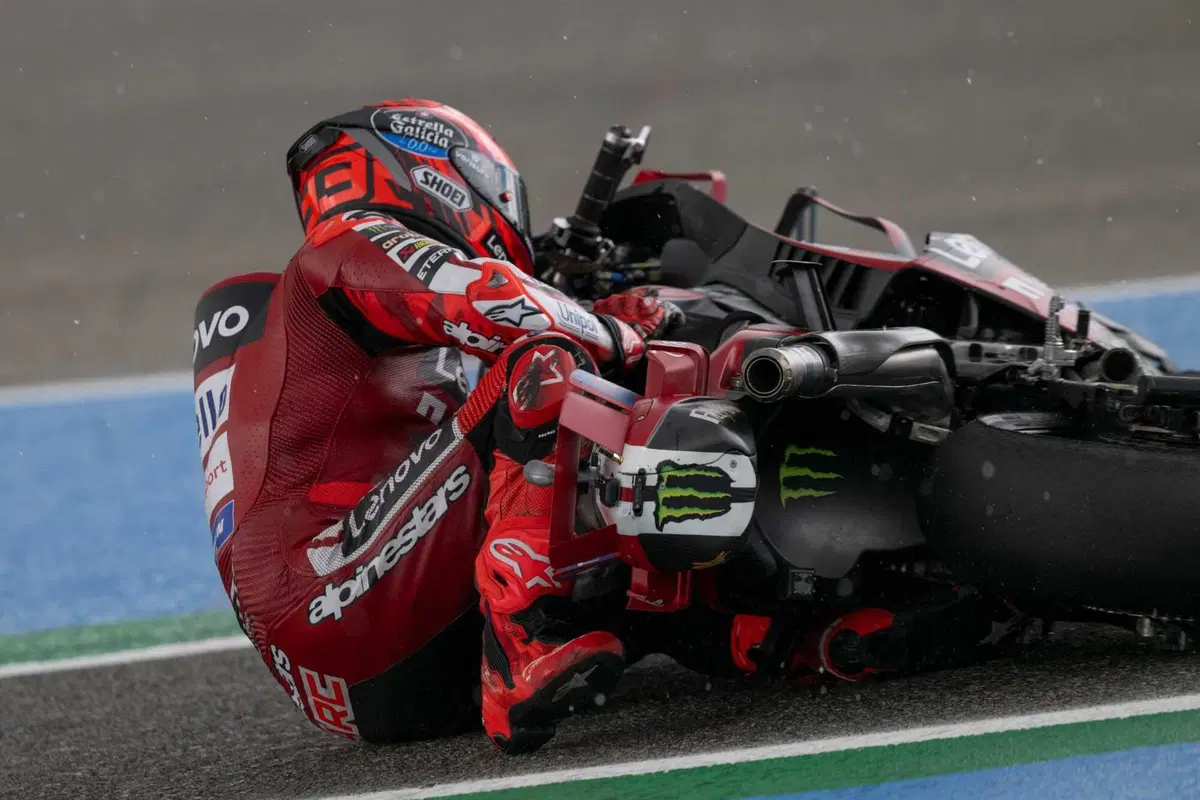Caduta e rientro al box di Márquez nella Sprint di Jerez 2026 (6)