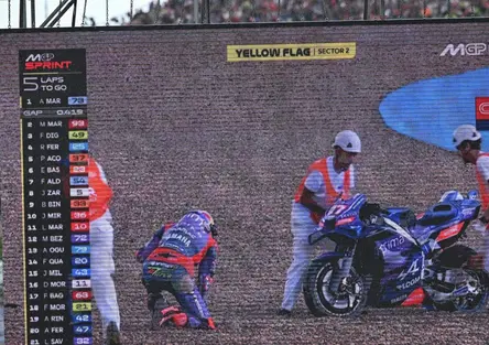 Razgatlioglu penalizzato con un Long Lap Penalty per l'incidente con Lorenzo Savadori. Il turco: Un mio errore 