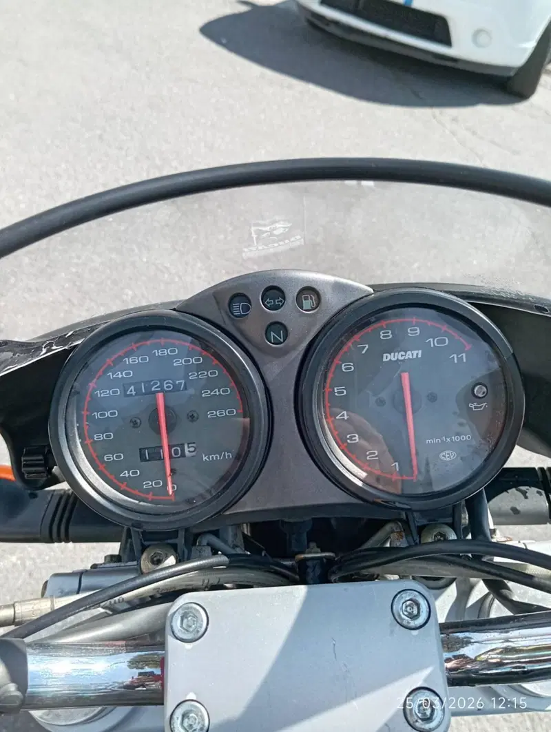 Ducati Monster 900 Dark I.E. (1999 - 02) (5)