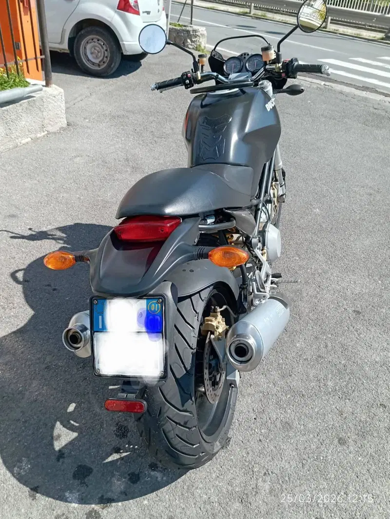 Ducati Monster 900 Dark I.E. (1999 - 02) (8)