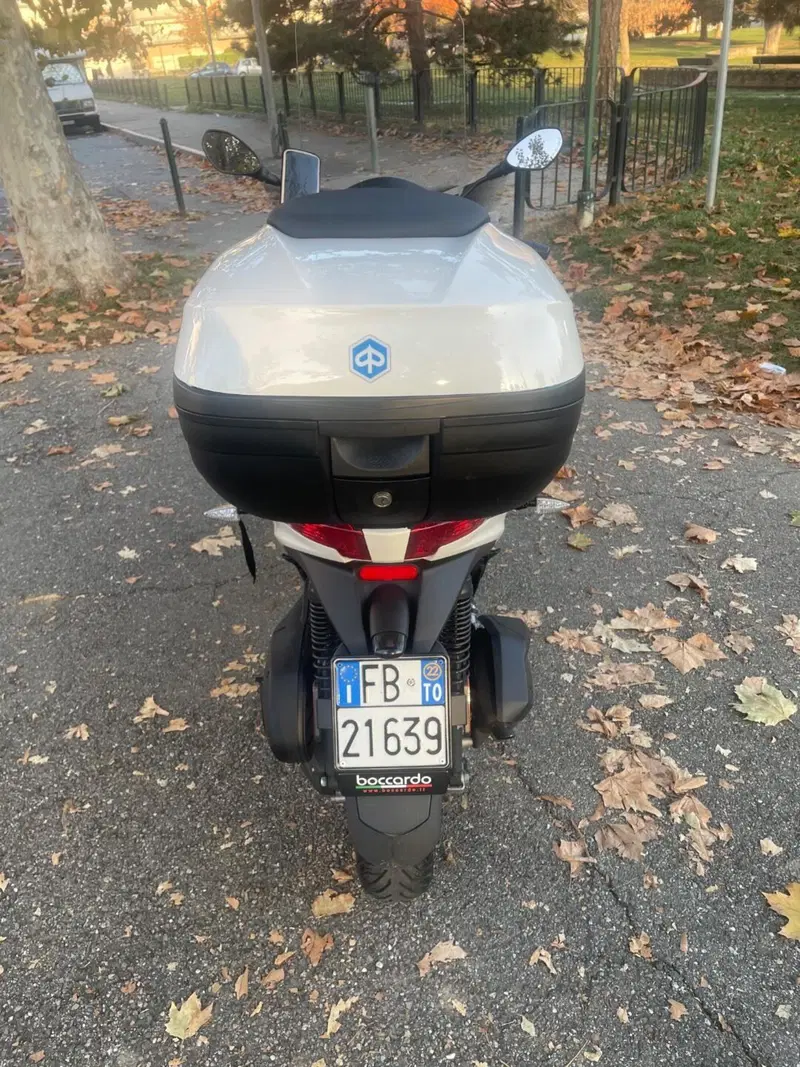 Piaggio MP3 300 ABS Hpe (2021 - 24) (4)