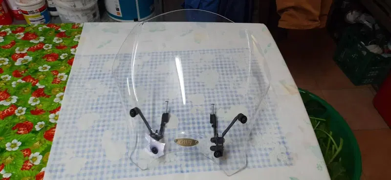 Cupolino Givi universale trasparente, mod 140A (2)