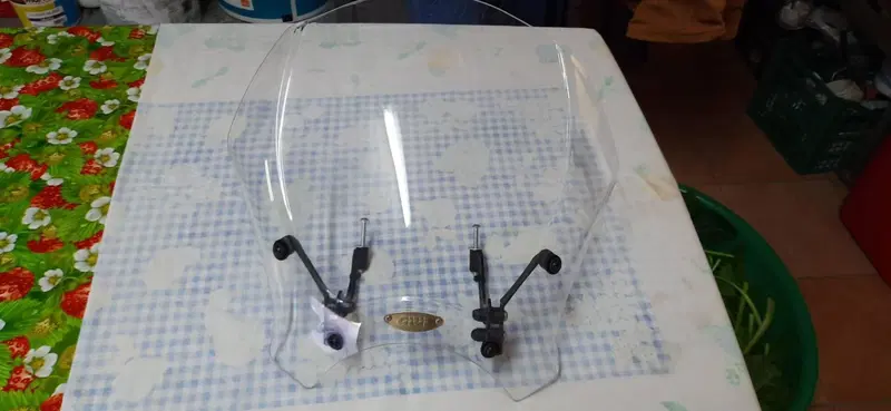 Cupolino Givi universale trasparente, mod 140A (3)