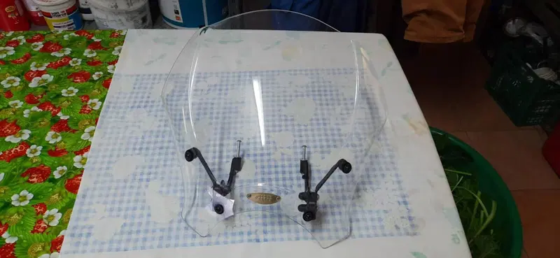 Cupolino Givi universale trasparente, mod 140A (4)