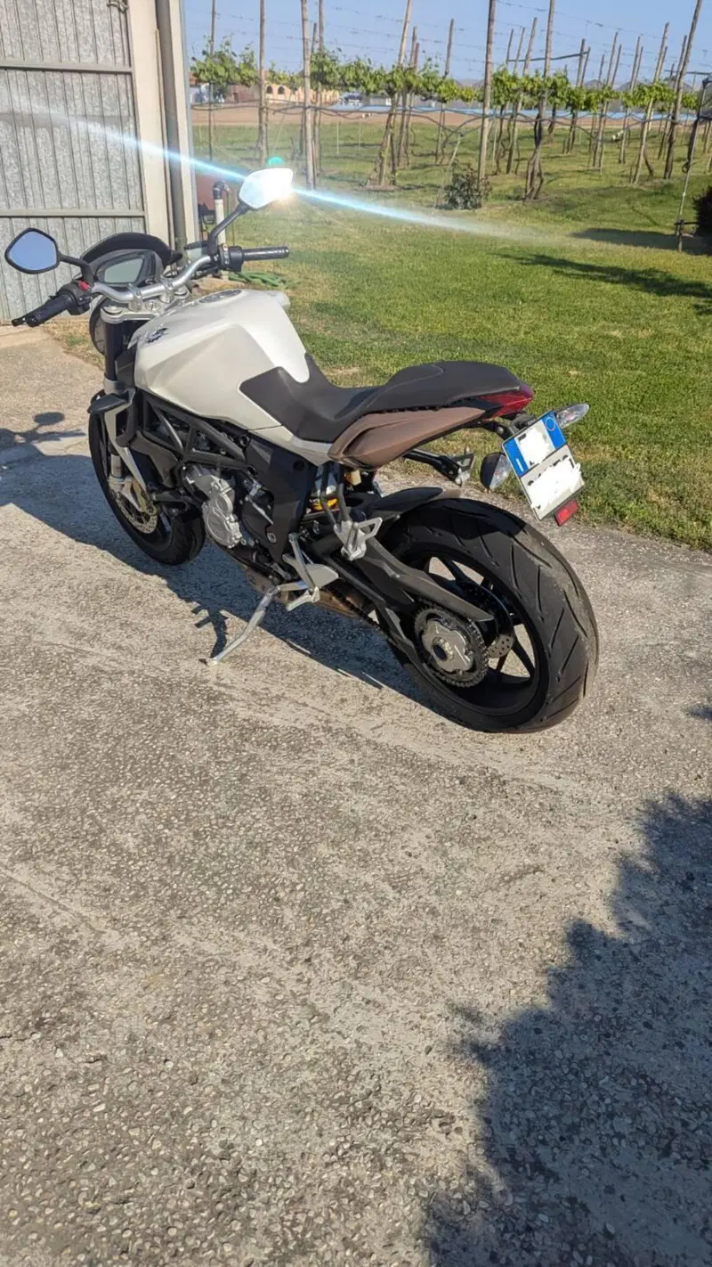 MV Agusta Brutale 675 (2011 - 15) (2)