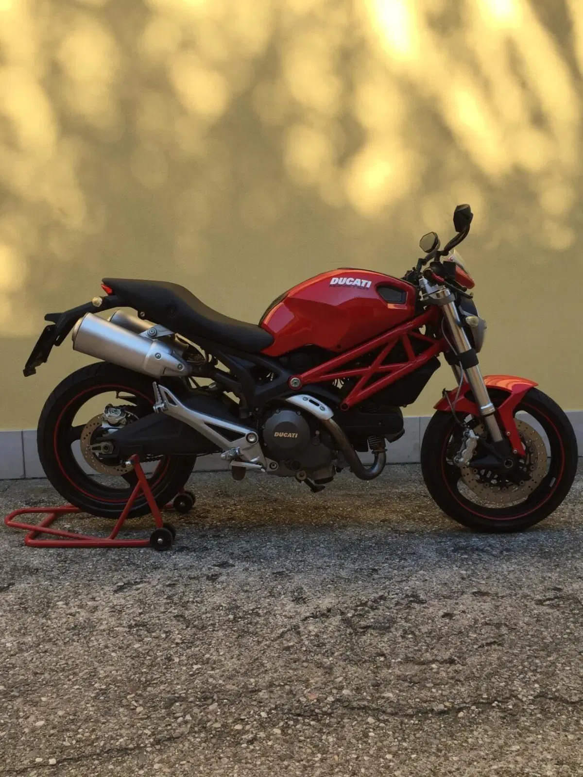 Ducati Monster 696 (2008 - 13) (3)
