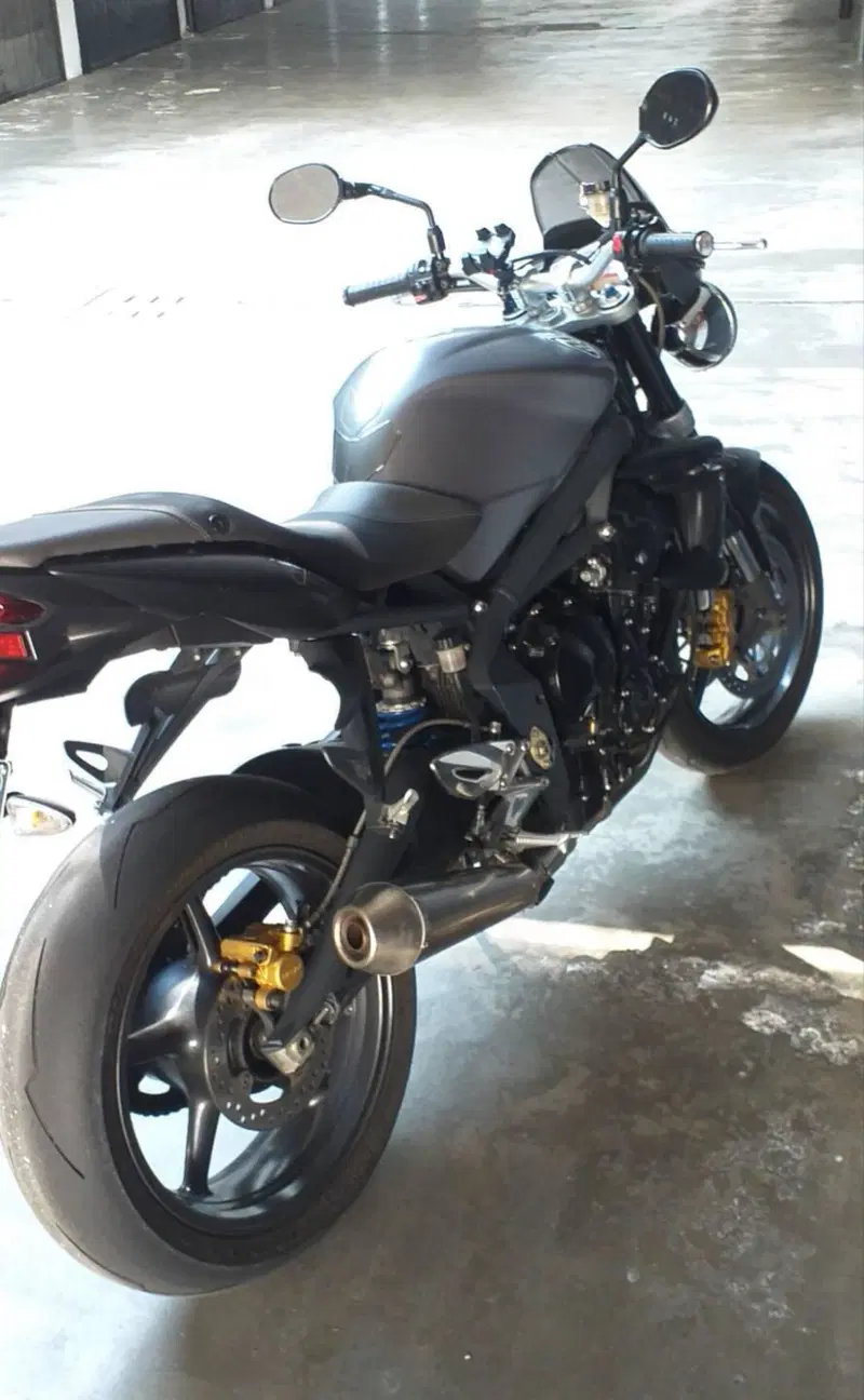 Triumph Street Triple R (2009 - 12) (2)