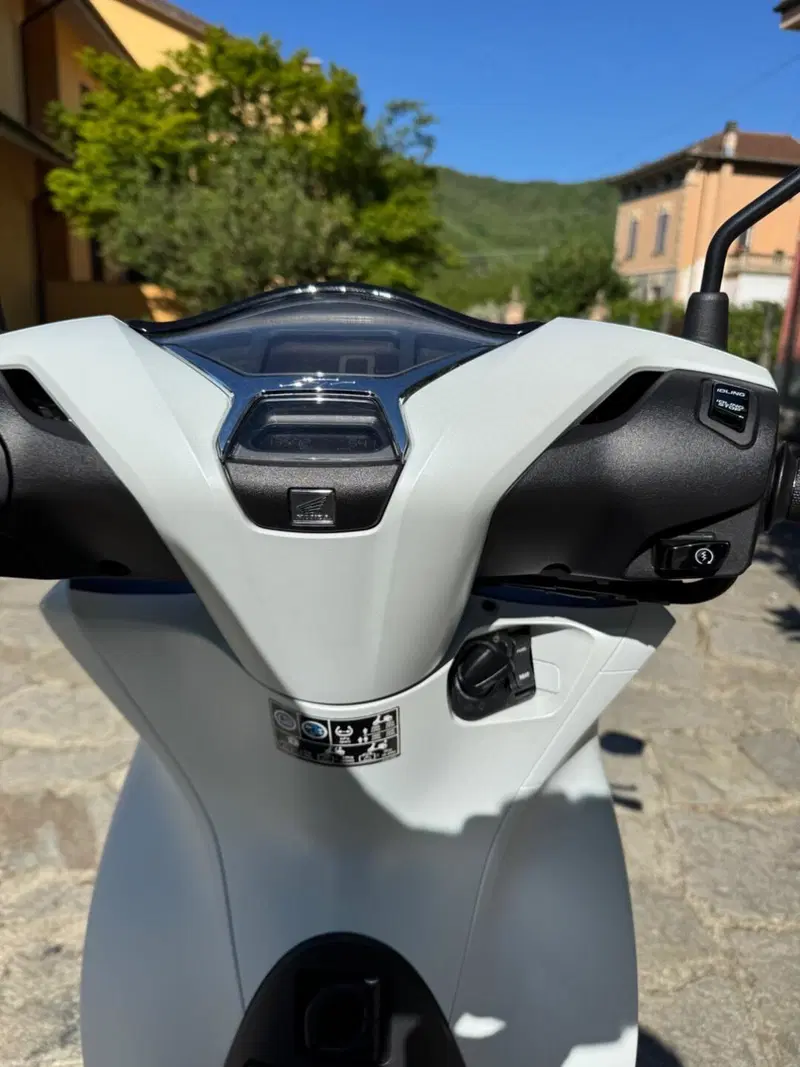 Honda SH 125i Sport (2022 - 23) (4)
