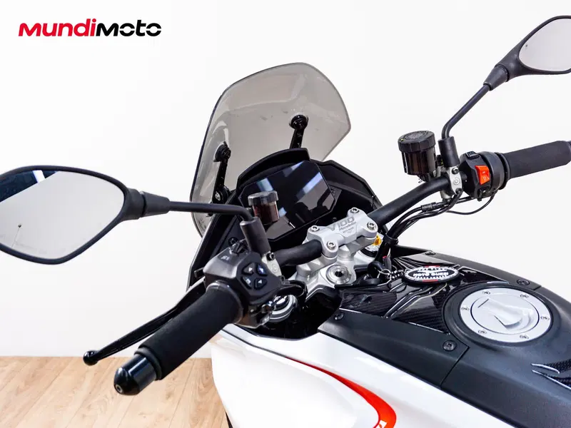 Moto Guzzi V100 Mandello (2022 - 24) (10)