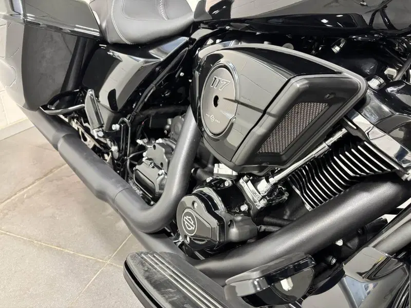 Harley-Davidson 117 Street Glide (2021) - FLHXSE (2)