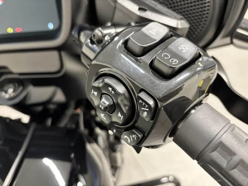 Harley-Davidson 117 Street Glide (2021) - FLHXSE (7)