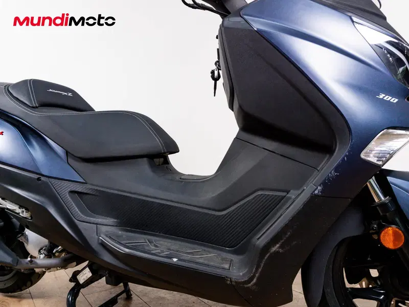 Sym Joymax 300 Z+ (2021 - 24) (5)