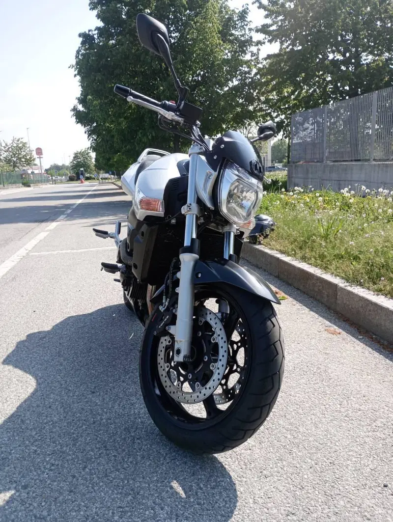 Suzuki GSR 600 (2006 - 11) (2)