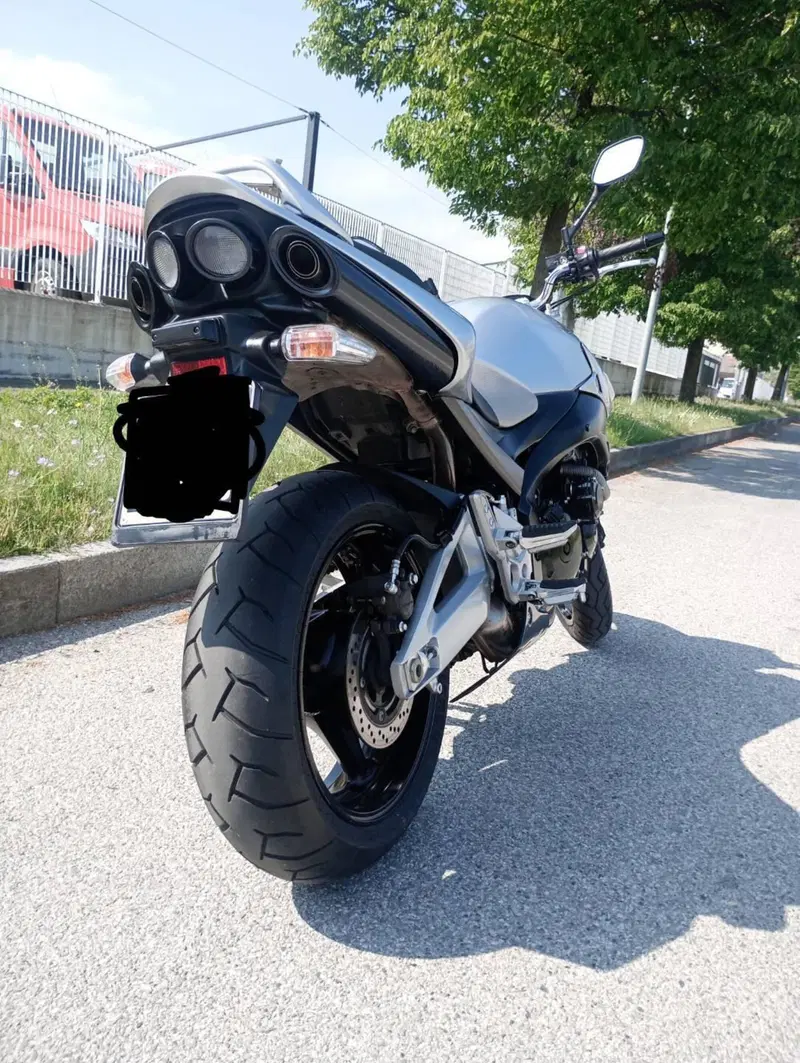 Suzuki GSR 600 (2006 - 11) (3)