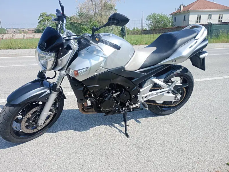 Suzuki GSR 600 (2006 - 11) (4)