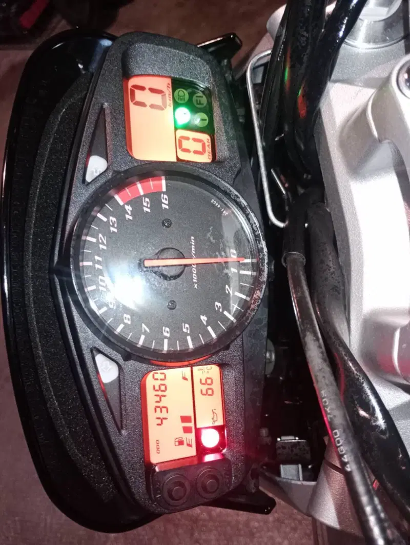 Suzuki GSR 600 (2006 - 11) (5)