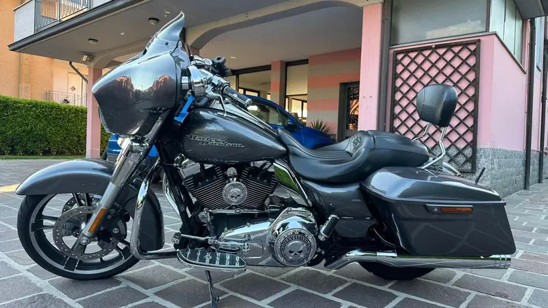 Harley-Davidson 1690 Street Glide Special (2014 - 16) - FLHX (3)