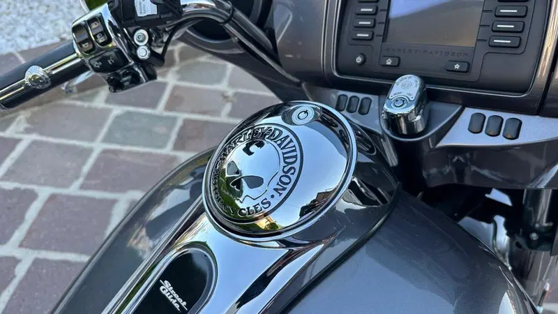 Harley-Davidson 1690 Street Glide Special (2014 - 16) - FLHX (10)