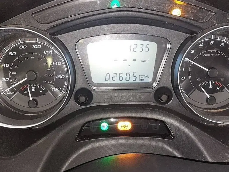 Piaggio MP3 300 ABS Hpe (2021 - 24) (6)
